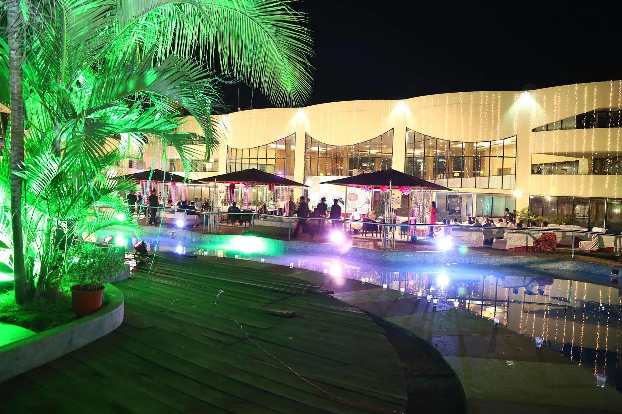 Meuse Jupiter Business And Luxury Hotel Нашик Екстер'єр фото